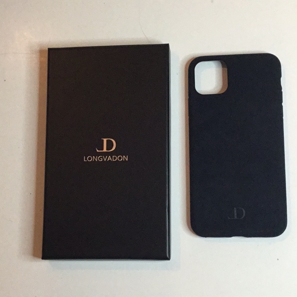 Brand new never been used great condition longvadon alcantra iPhone11ProMax case